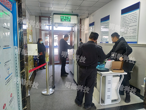 測(cè)溫安檢門