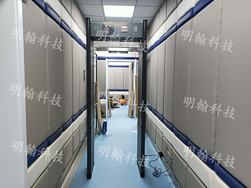 機(jī)場(chǎng)安檢門